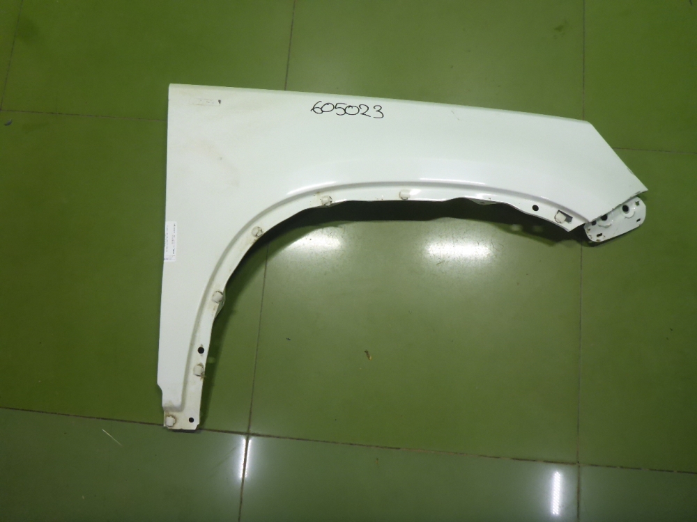 Крыло переднее правое