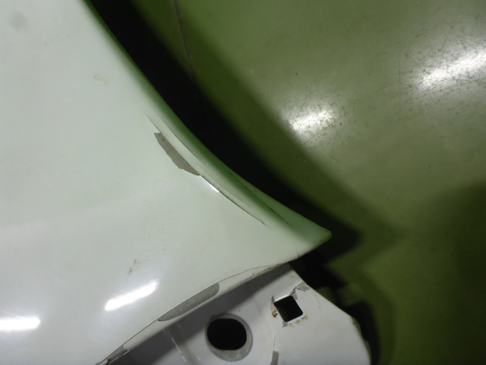 Крыло переднее правое