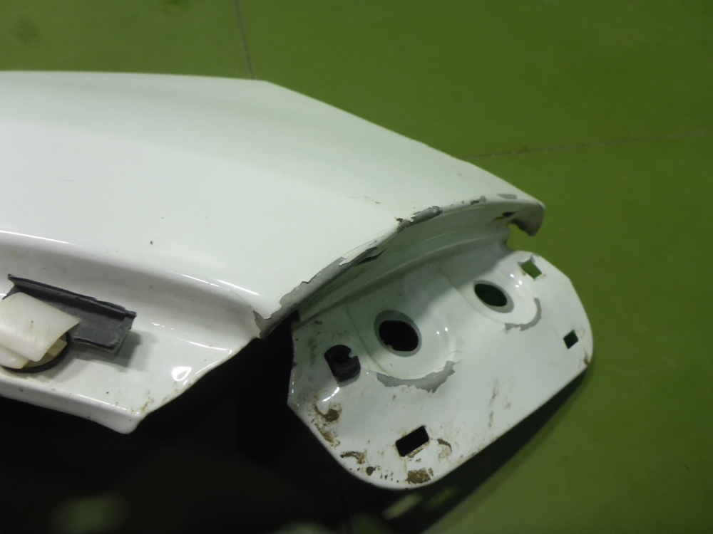 Крыло переднее правое