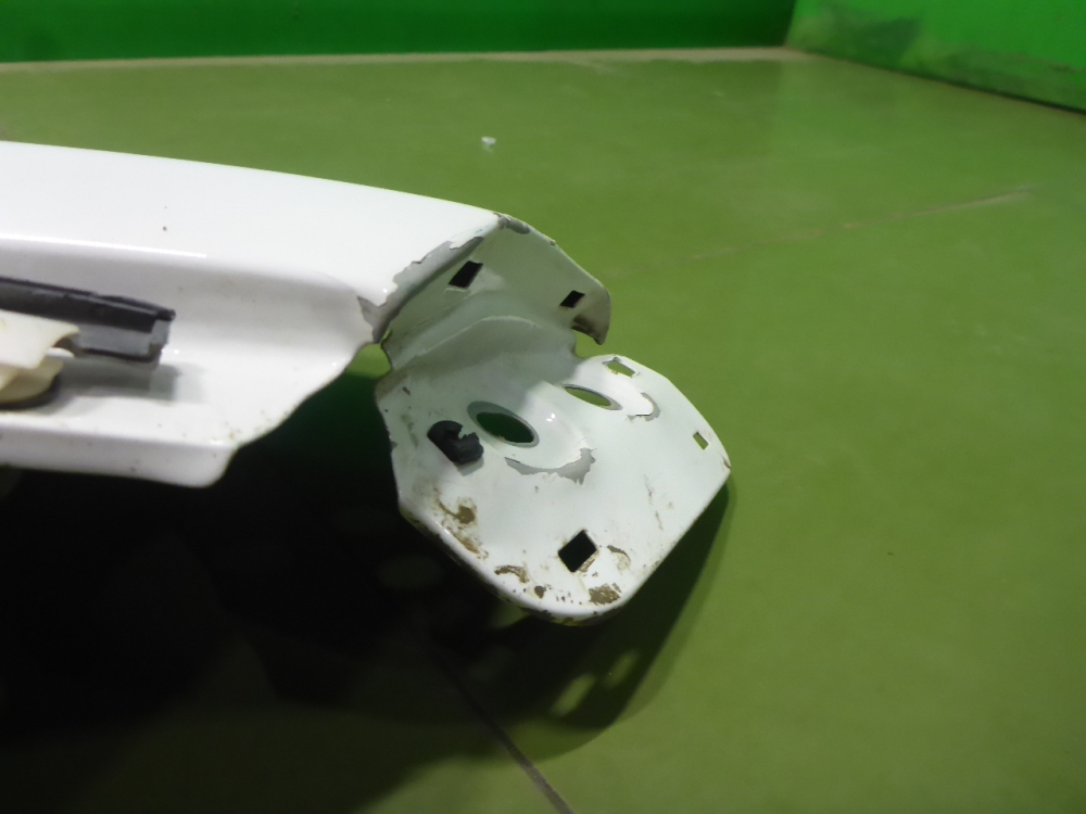 Крыло переднее правое