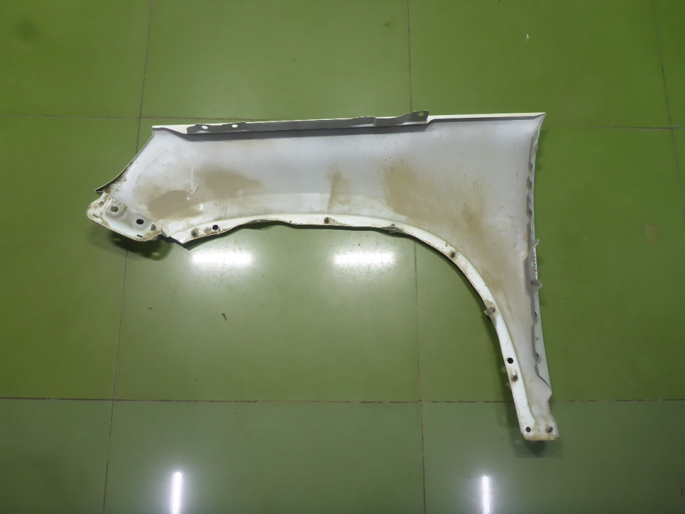 Крыло переднее правое