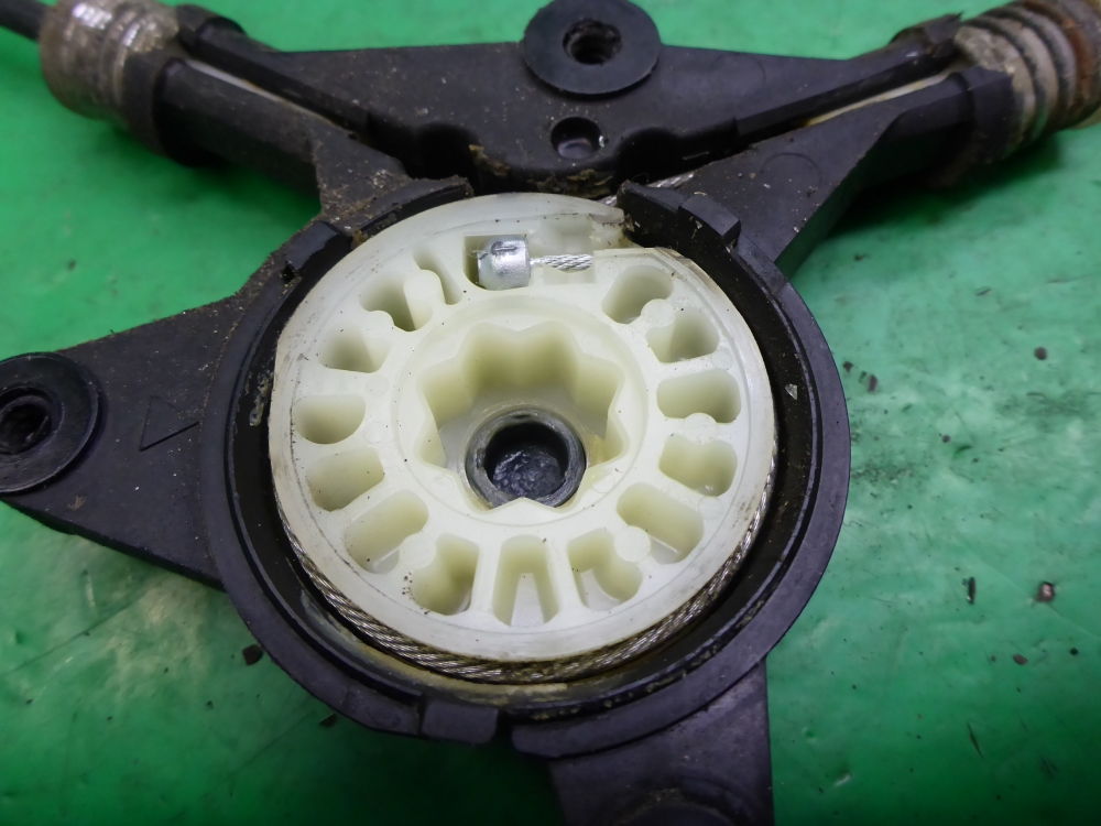 Стеклоподъемник электр. задний левый