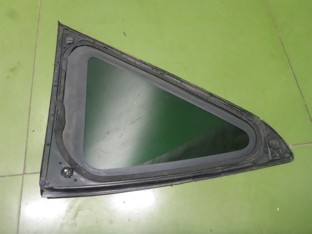 Стекло кузовное глухое правое