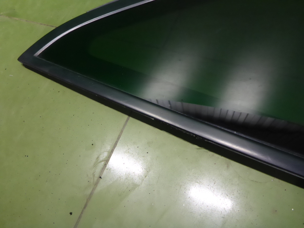 Стекло кузовное глухое правое