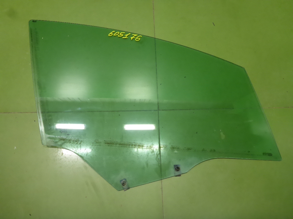 Стекло двери передней правой