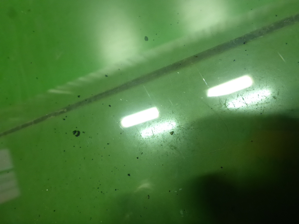 Стекло двери передней правой