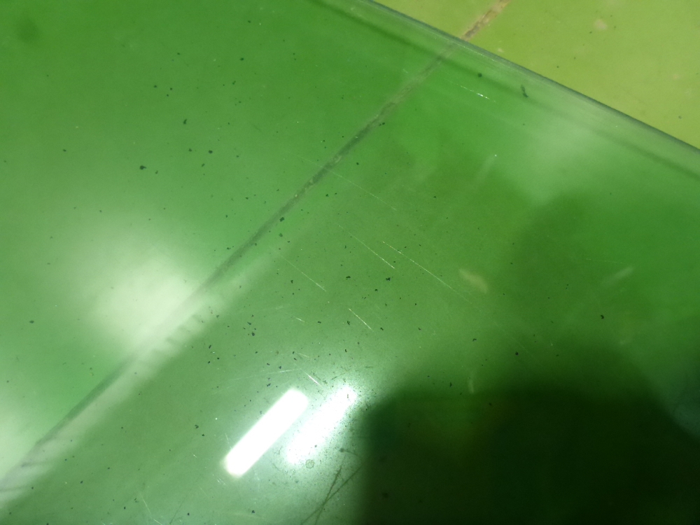 Стекло двери передней правой