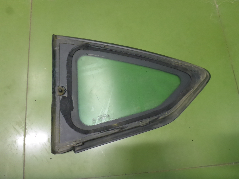 Стекло кузовное глухое правое