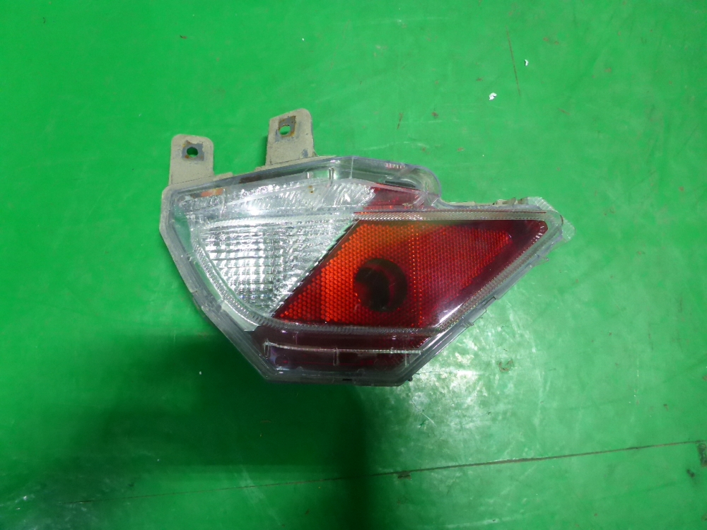 Фонарь задний в бампер правый