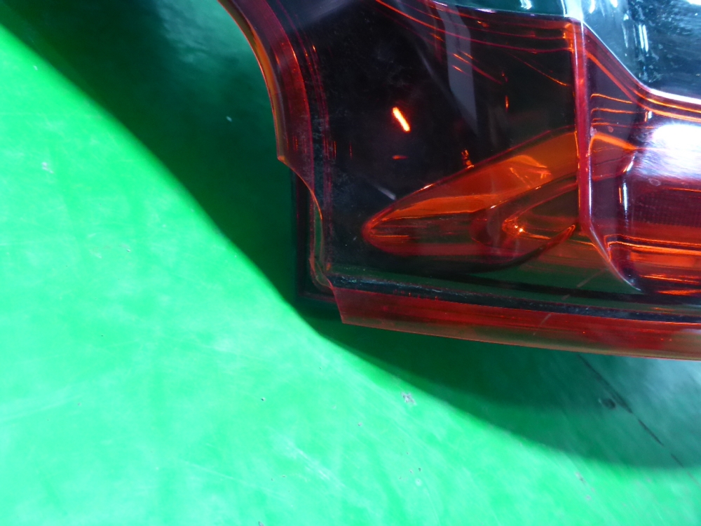 Фонарь задний наружный левый