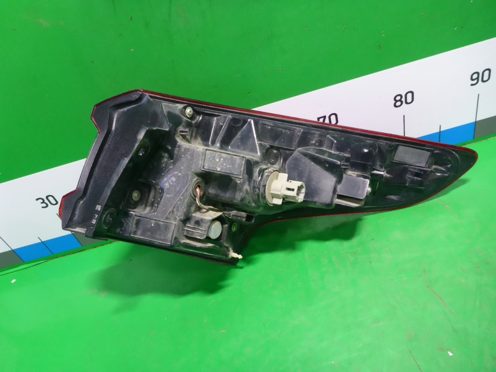 Фонарь задний наружный левый