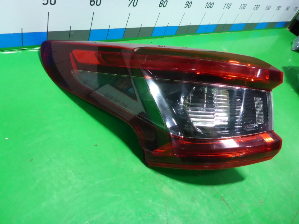 Фонарь задний наружный левый