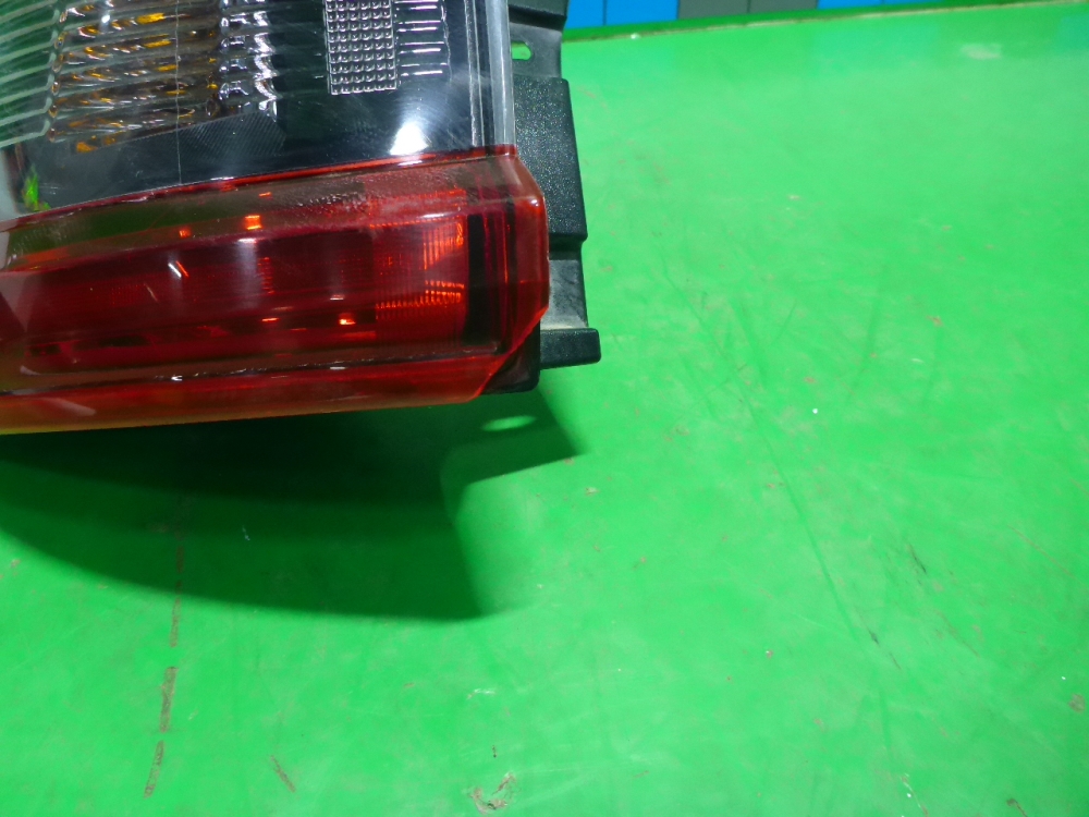 Фонарь задний наружный левый