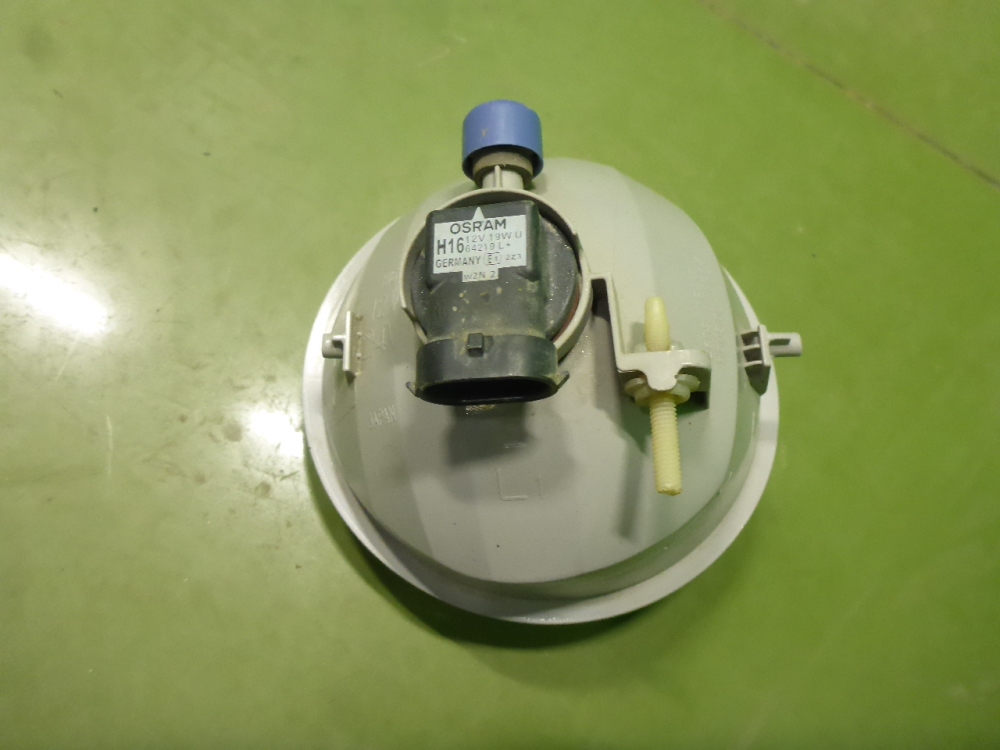 Фара противотуманная левая