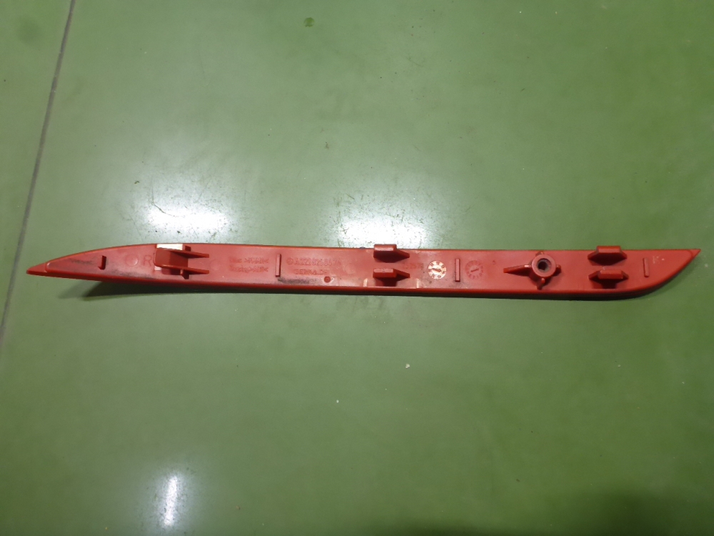 Отражатель в бампер задний правый