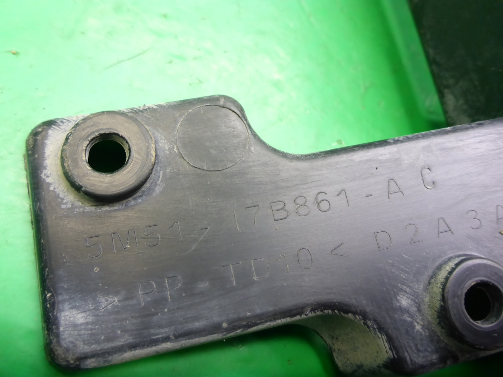 Кронштейн заднего бампера