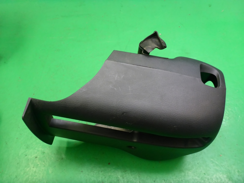 Кожух рулевой колонки