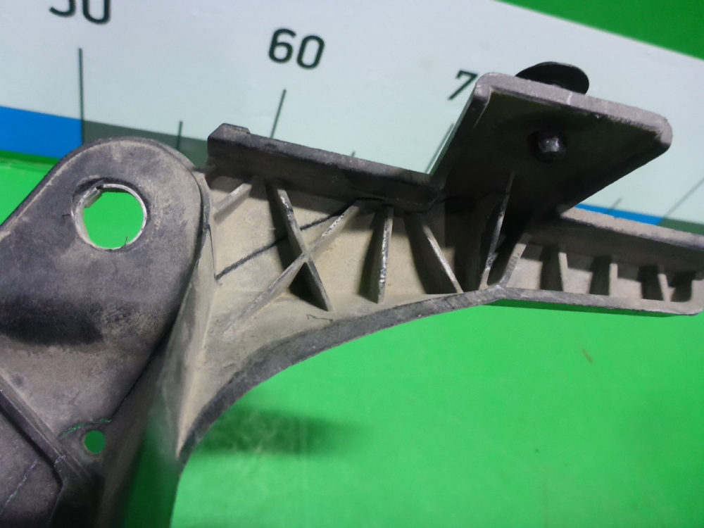 Кронштейн крепления крыла