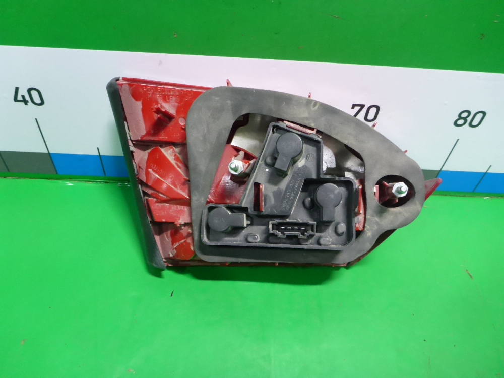 Фонарь задний внутренний правый