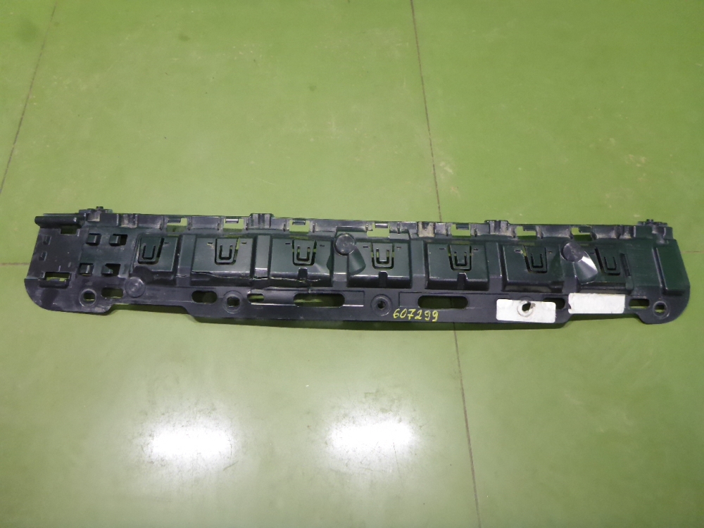 Кронштейн заднего бампера