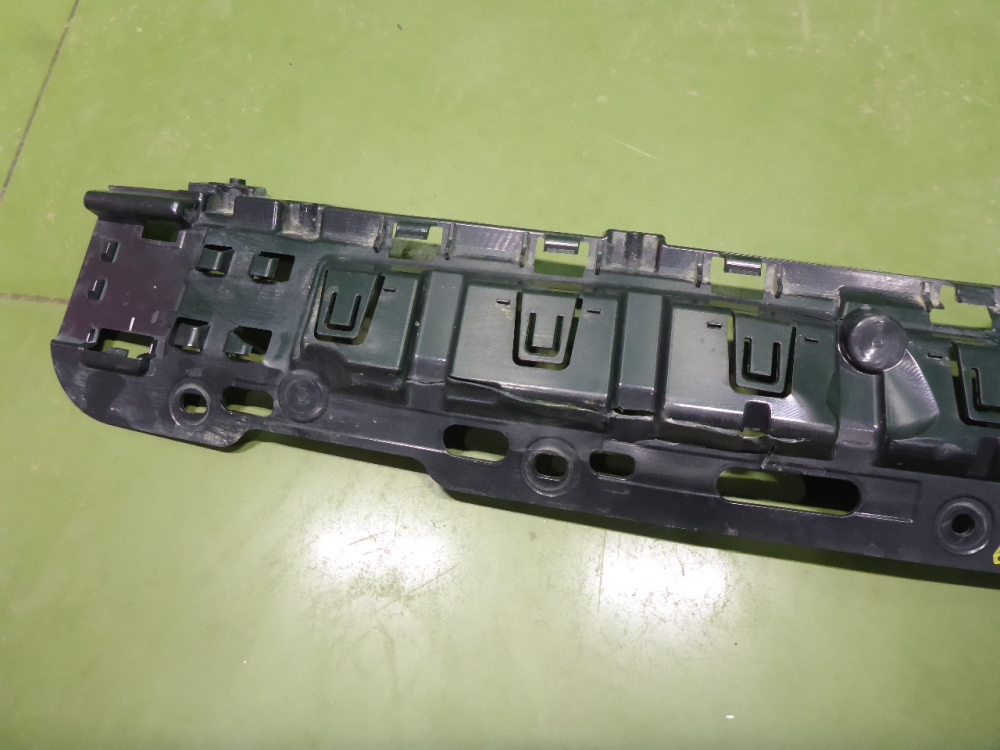 Кронштейн заднего бампера