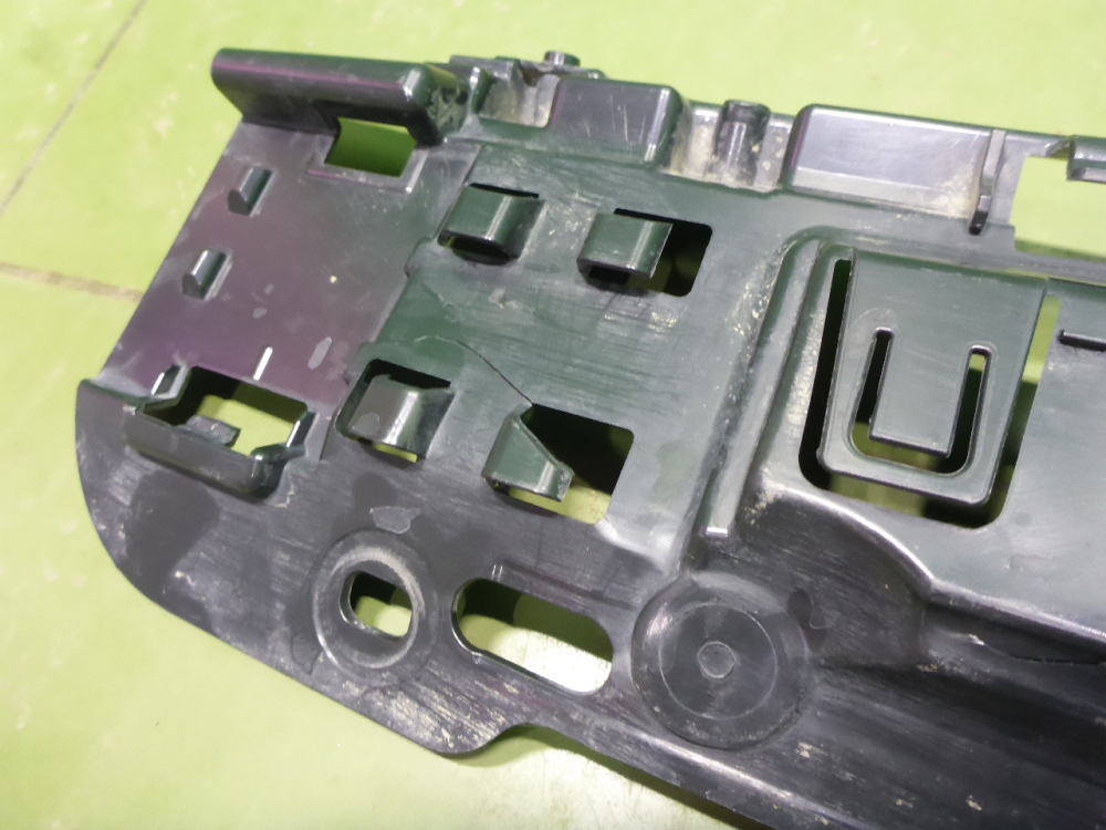 Кронштейн заднего бампера