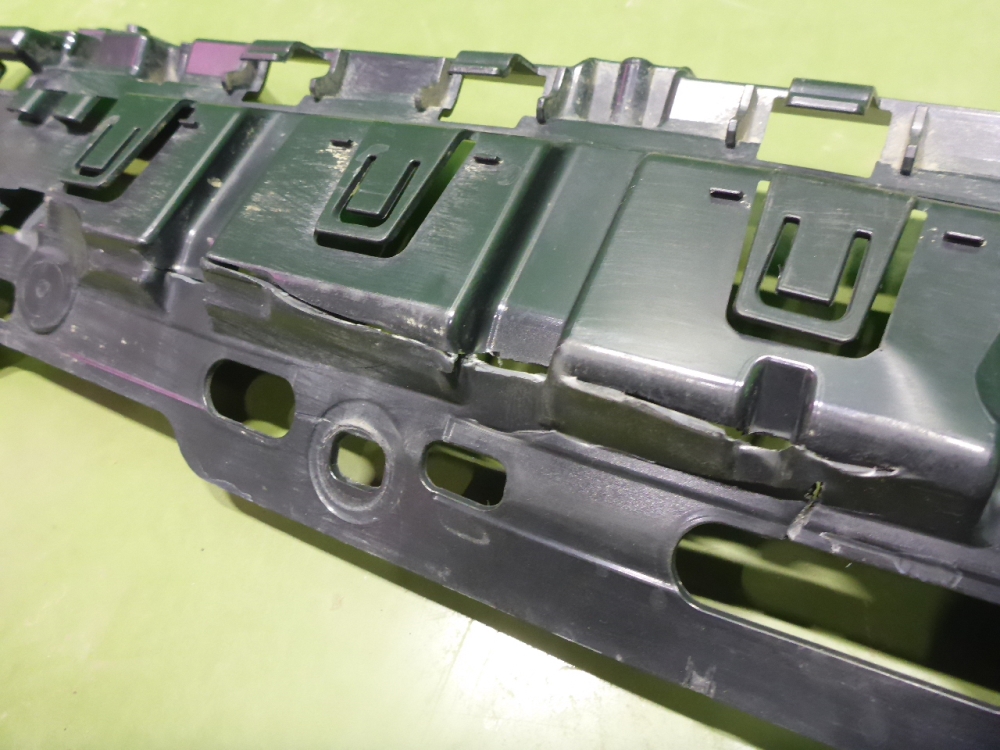 Кронштейн заднего бампера