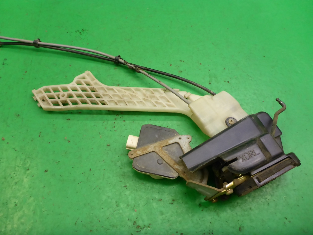 Замок двери задней левой