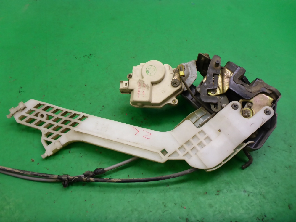 Замок двери задней левой