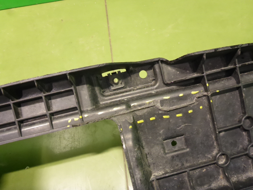 Кронштейн решетки радиатора