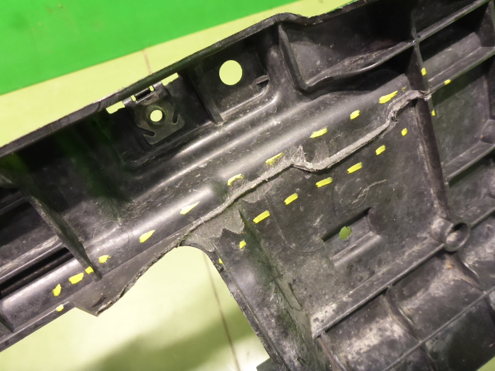 Кронштейн решетки радиатора