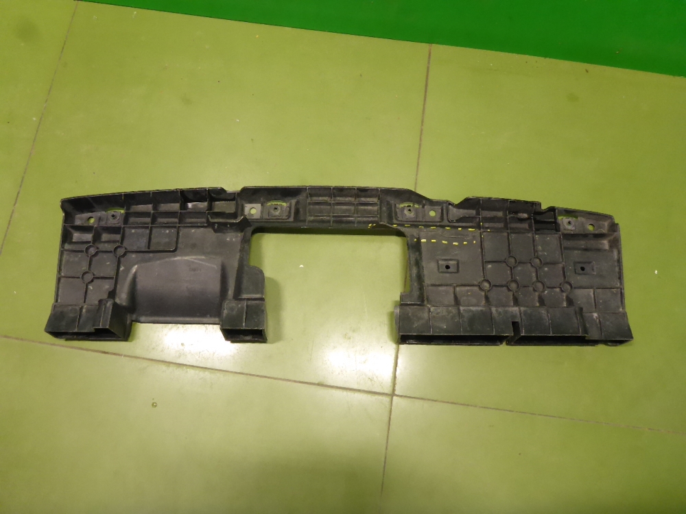 Кронштейн решетки радиатора