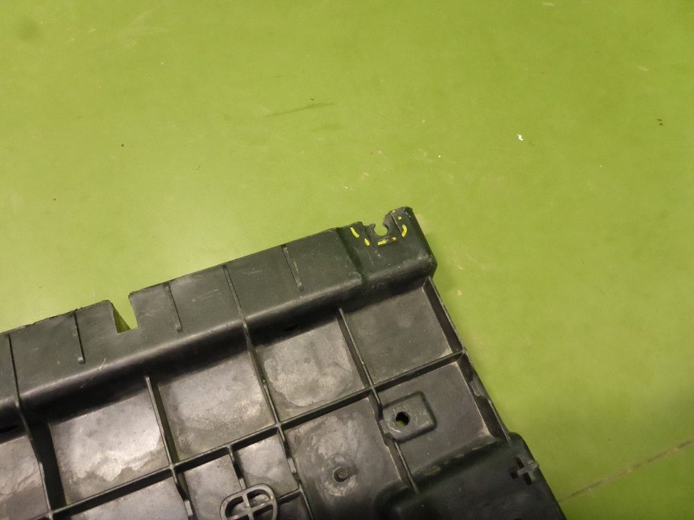 Кронштейн решетки радиатора