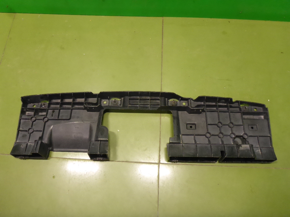 Кронштейн решетки радиатора