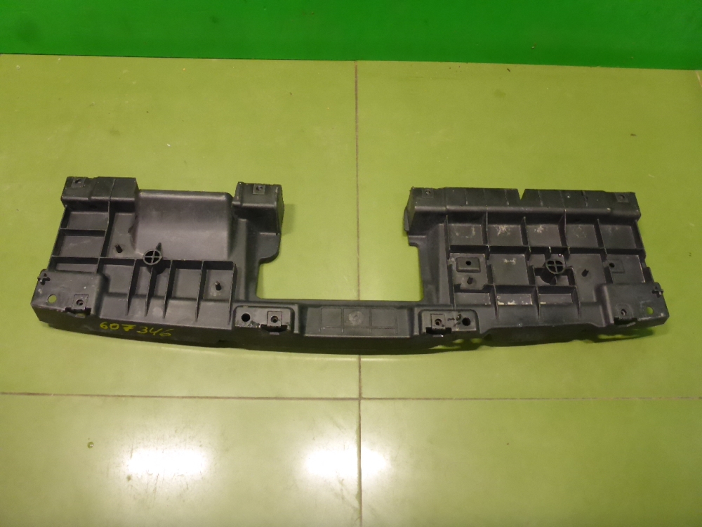 Кронштейн решетки радиатора