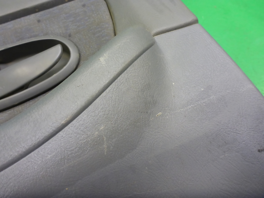 Обшивка двери задней левой