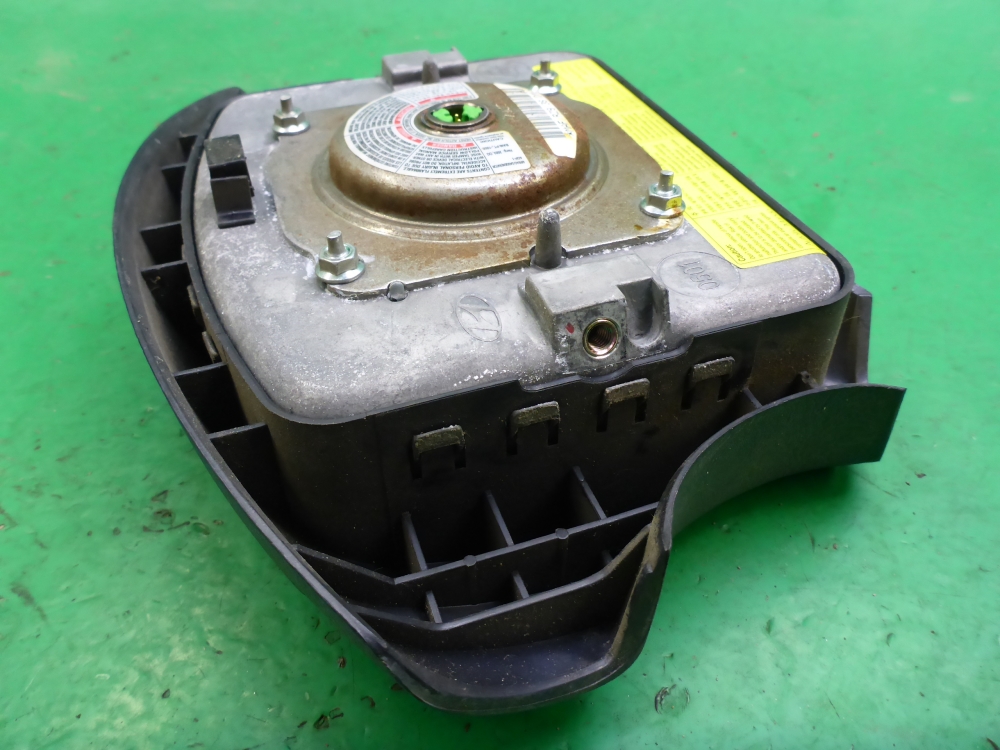 Подушка безопасности в рулевое колесо