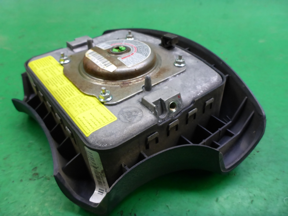 Подушка безопасности в рулевое колесо