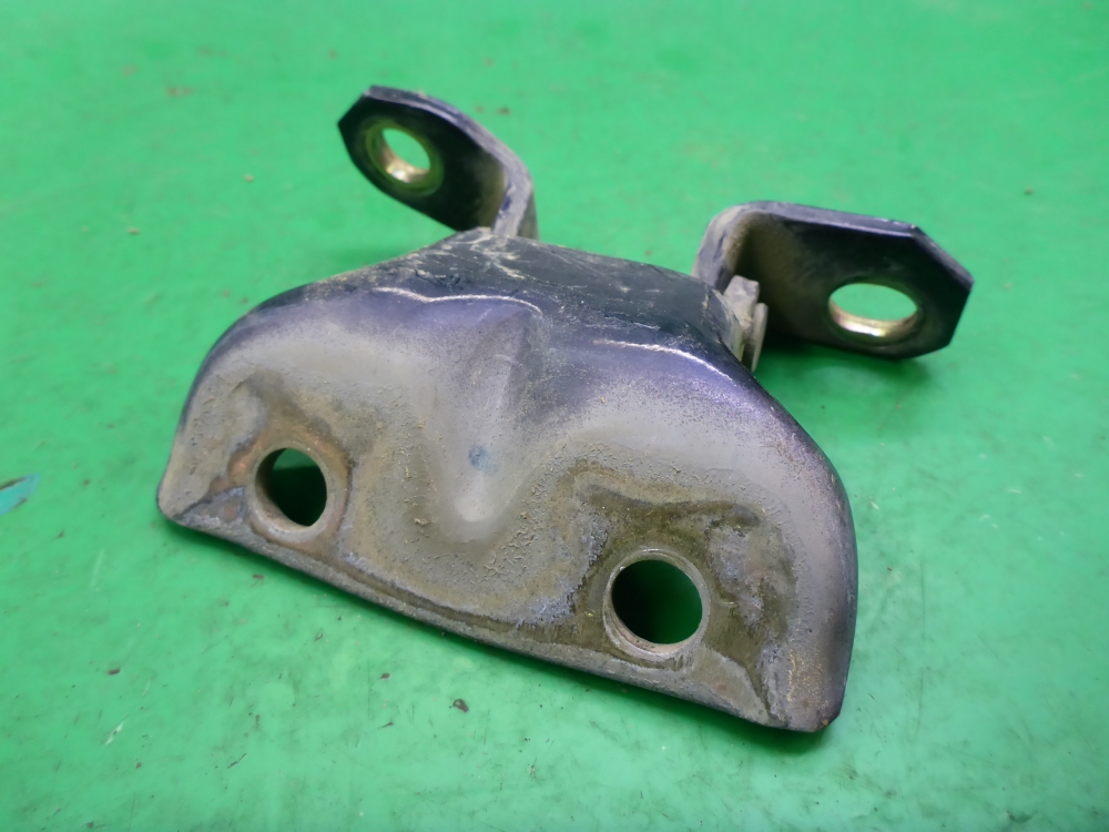 Петля двери задней правой верхняя