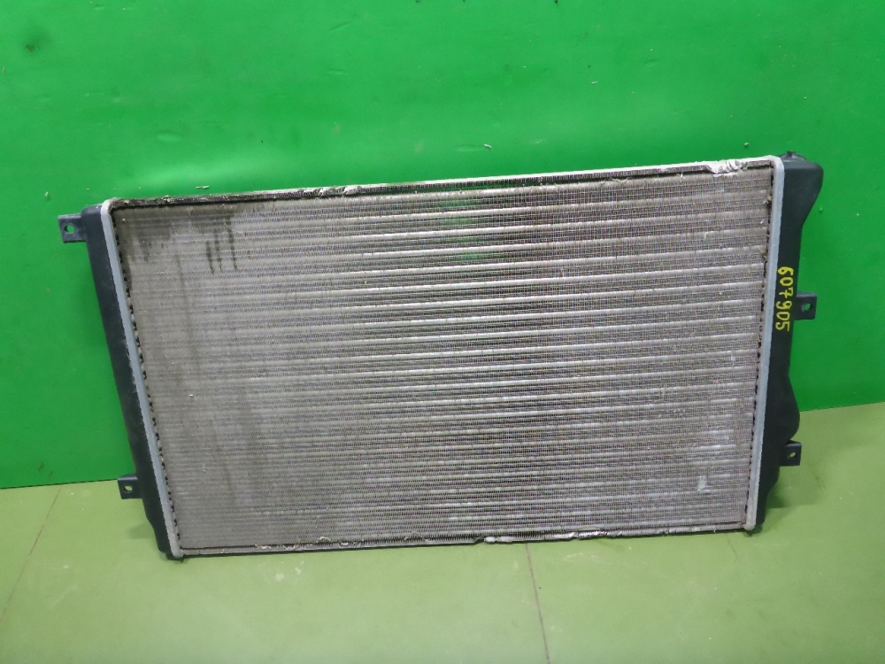 Радиатор охлаждения двигателя основной