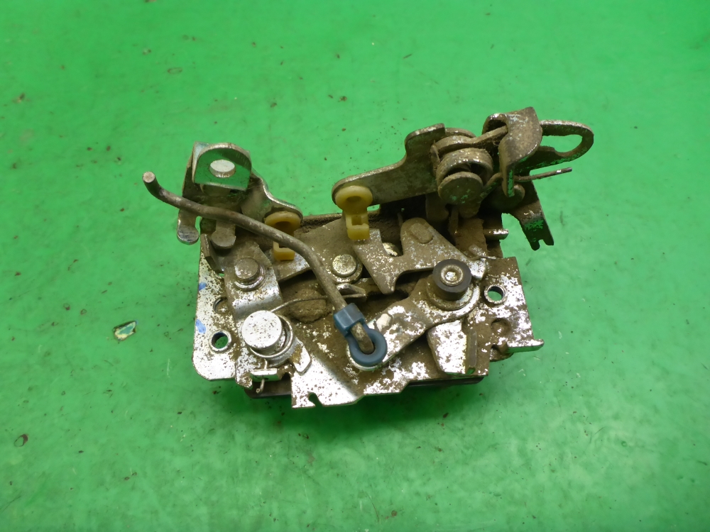 Замок двери задней правой