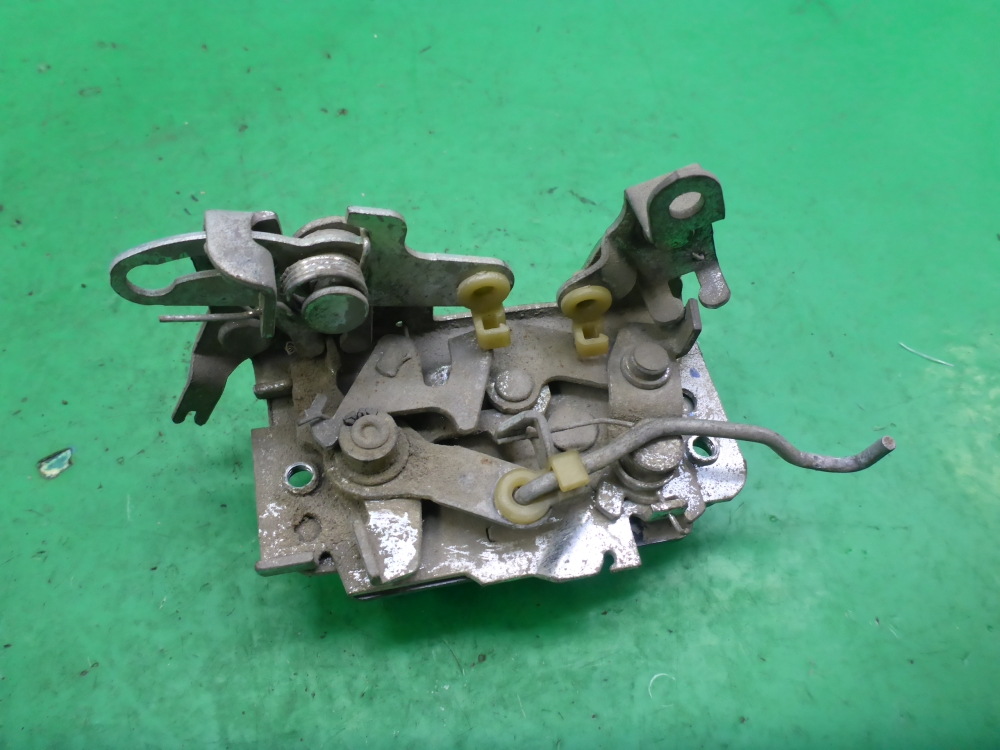 Замок двери задней левой