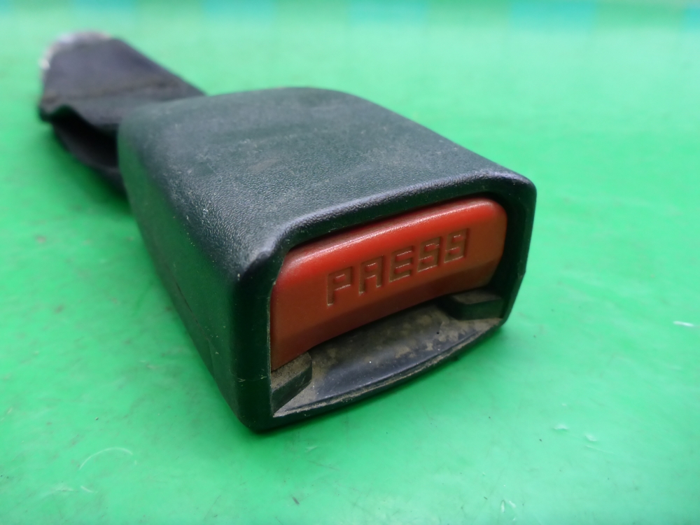 Ответная часть ремня безопасности