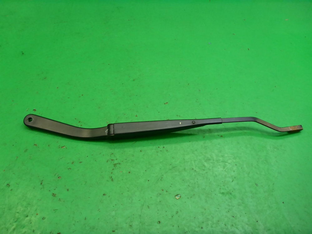 Поводок стеклоочистителя передний левый