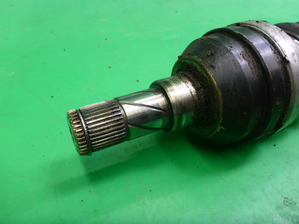 Полуось передняя правая