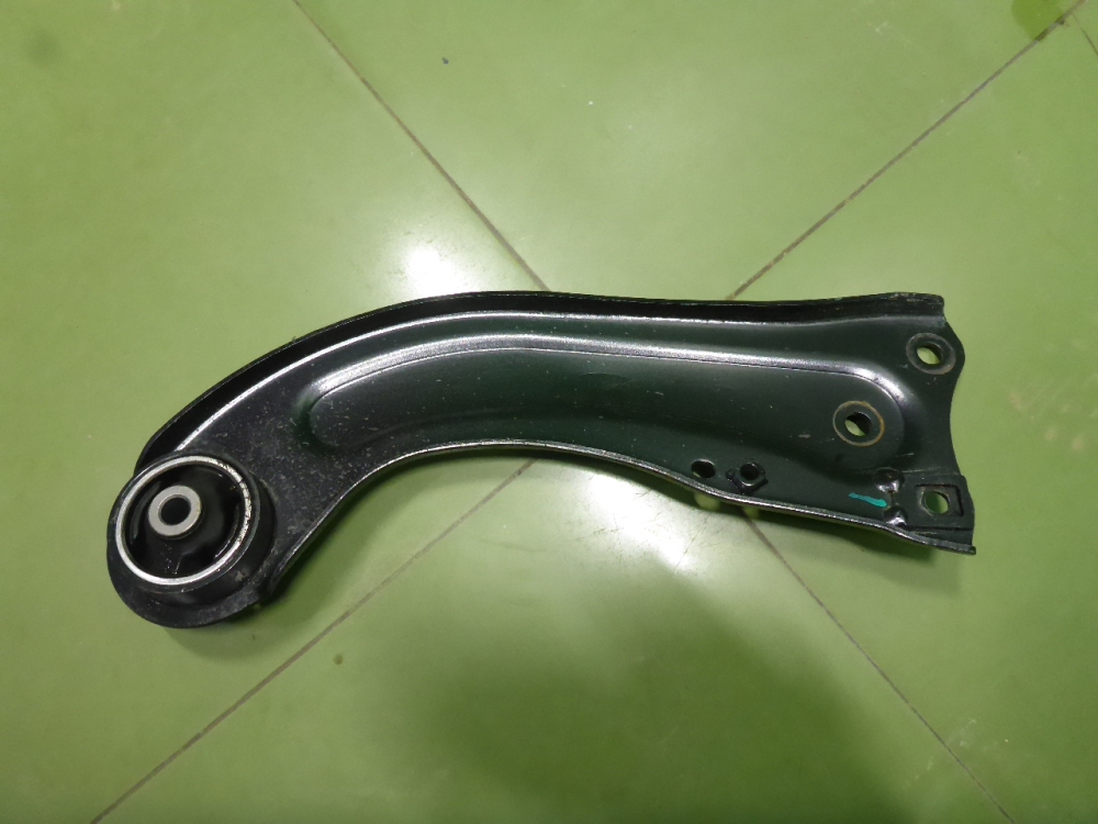 Рычаг задний продольный левый