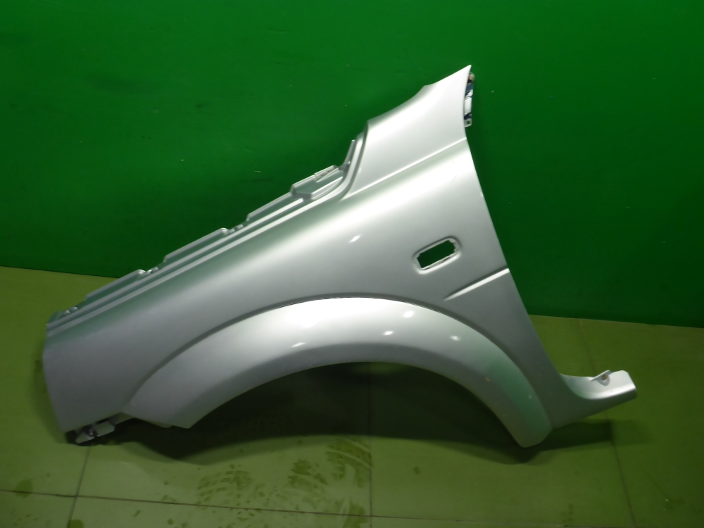 Крыло переднее левое