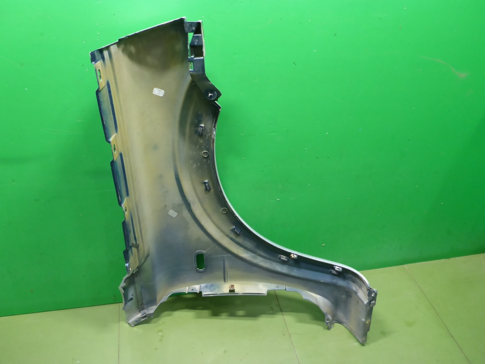 Крыло переднее левое