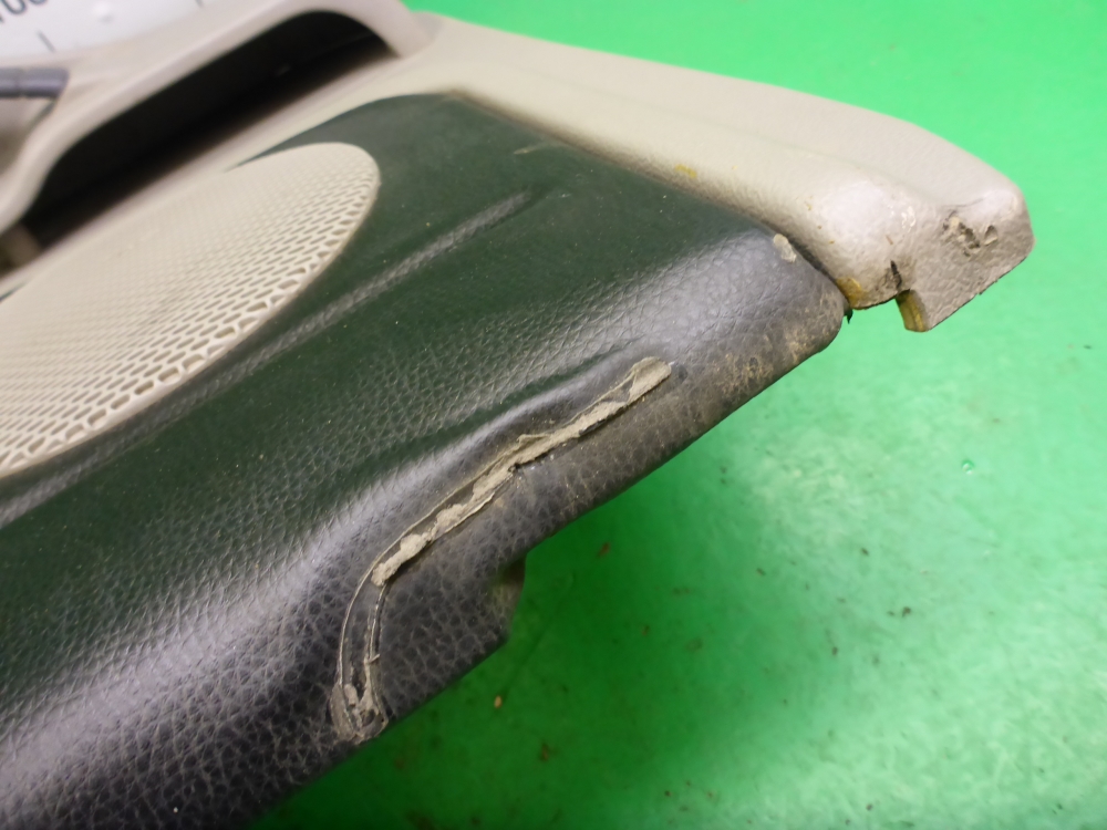 Обшивка двери передней правой