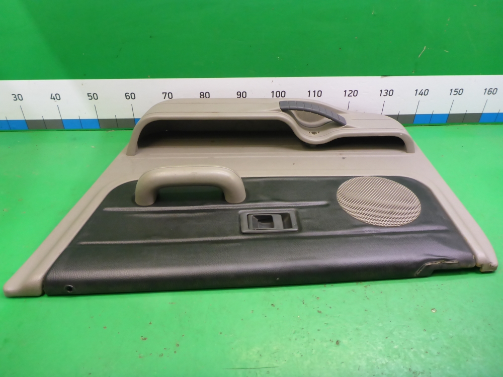 Обшивка двери передней правой